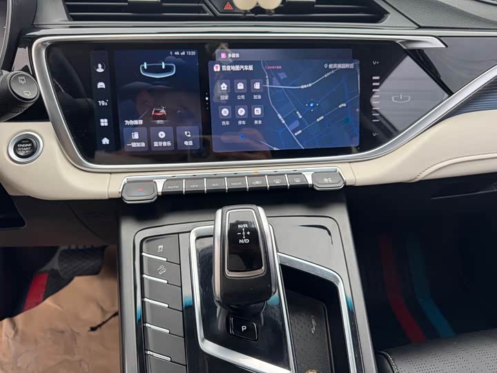 Фото 13 - Geely Atlas