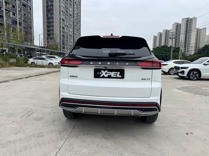 Фото 16 - Geely Atlas