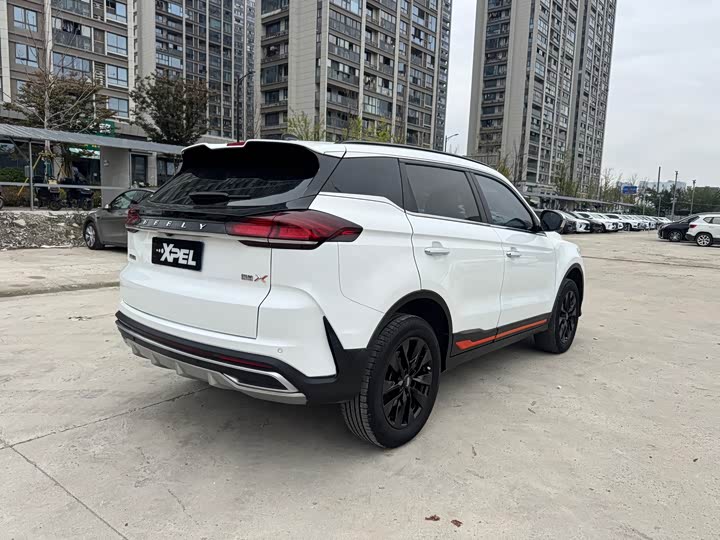 Фото 17 - Geely Atlas