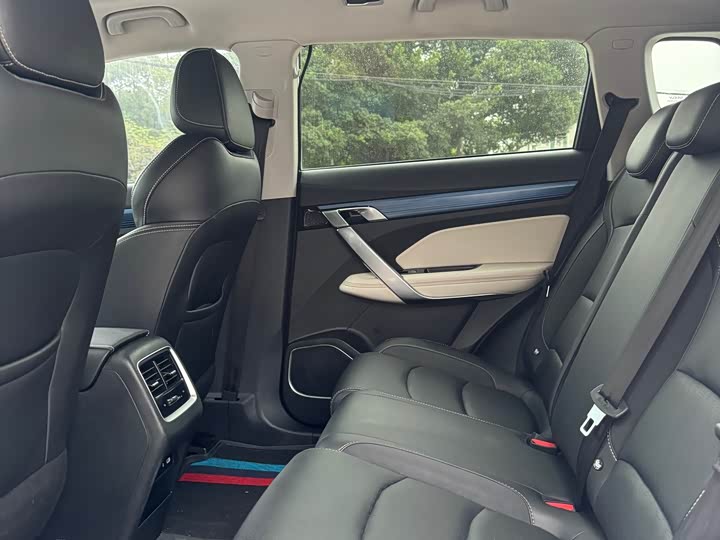 Фото 6 - Geely Atlas