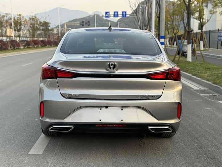 Фото 13 - Changan Eado Plus