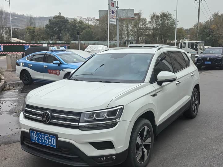 Фото 1 - Volkswagen Tharu