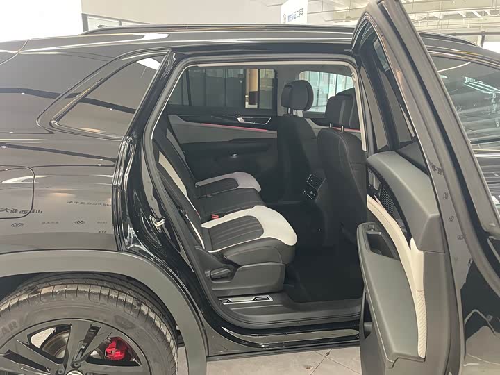 Фото 13 - Volkswagen Teramont X