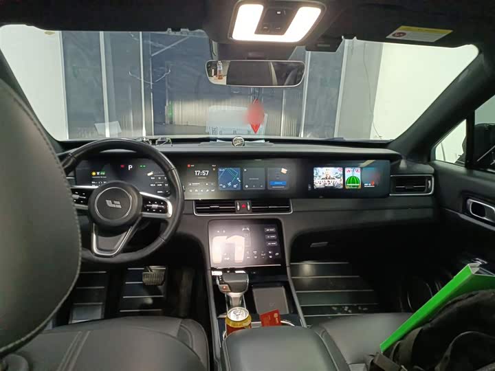 Фото 10 - LiXiang One