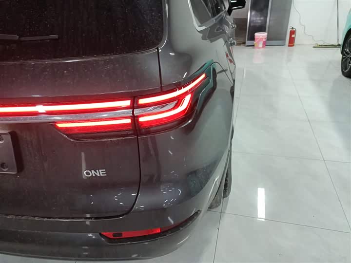 Фото 8 - LiXiang One