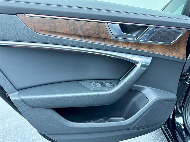 Фото 14 - Audi A6L