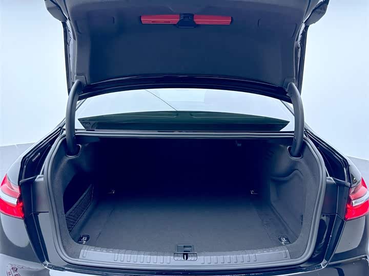 Фото 18 - Audi A6L