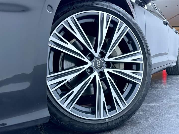 Фото 5 - Audi A6L