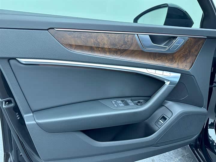 Фото 7 - Audi A6L