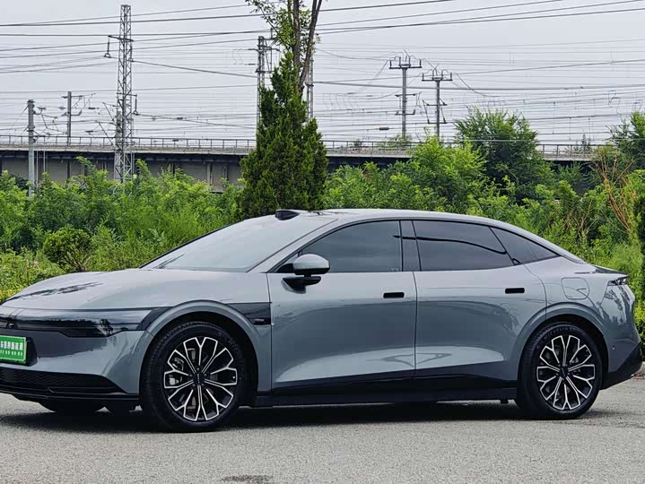 Фото 1 - Zeekr 007