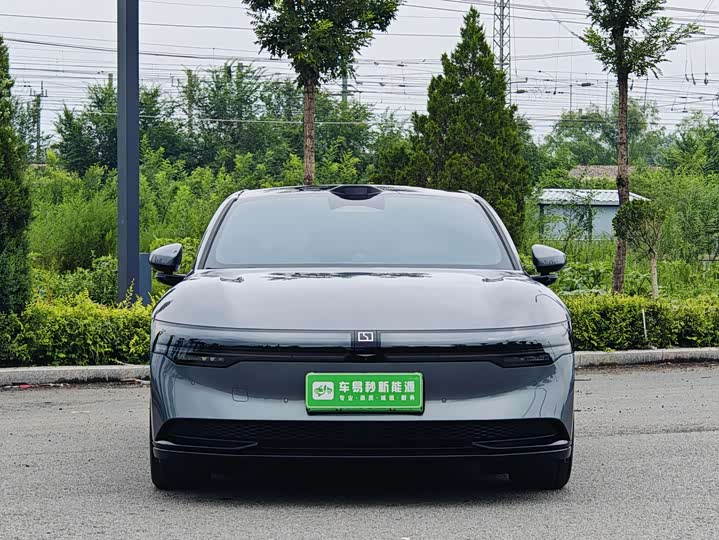 Фото 2 - Zeekr 007