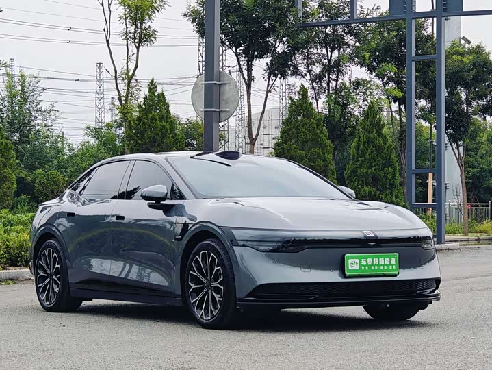 Фото 3 - Zeekr 007