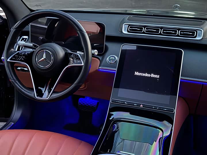 Фото 13 - Mercedes-Benz S-Class