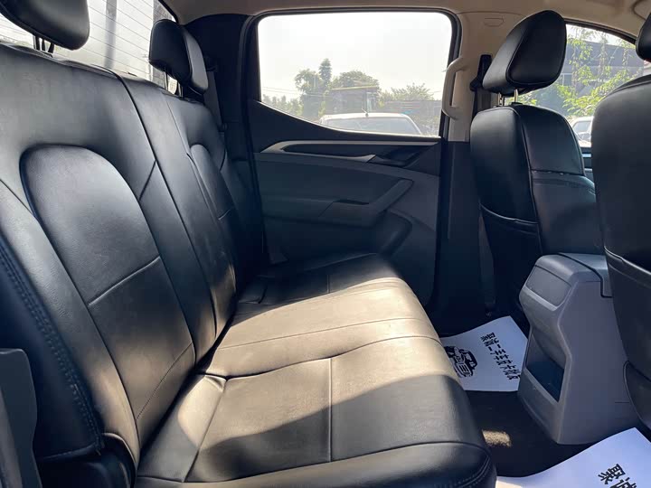 Фото 12 - Maxus T70