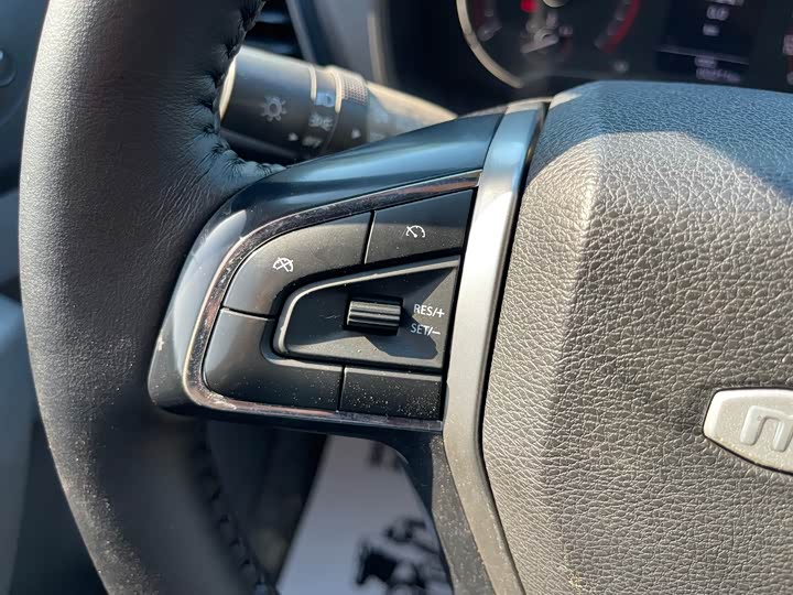 Фото 16 - Maxus T70