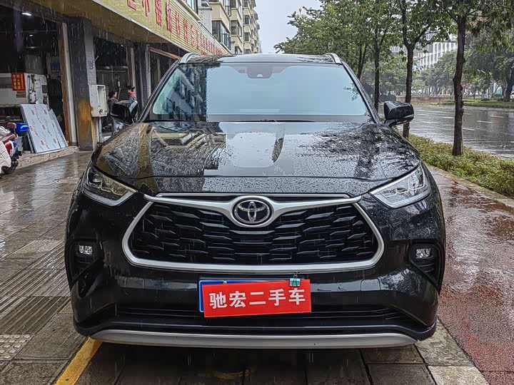 Фото 1 - Toyota Highlander