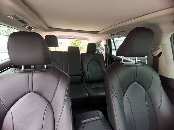 Фото 13 - Toyota Highlander