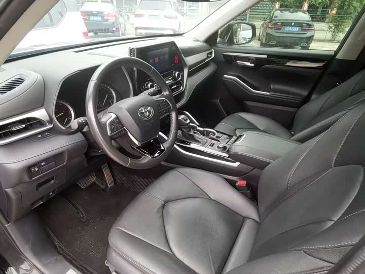 Фото 8 - Toyota Highlander