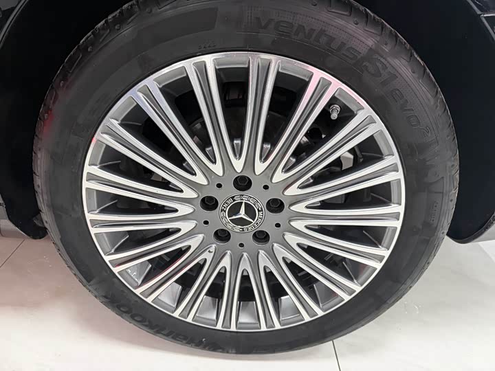 Фото 17 - Mercedes-Benz E-Class