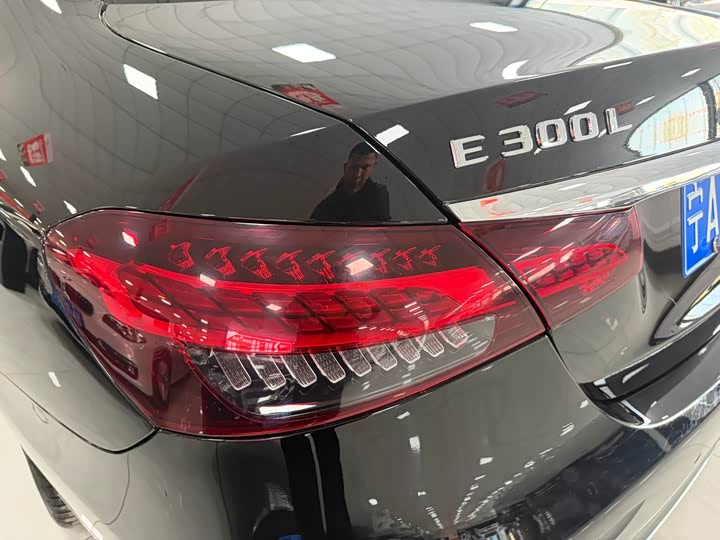 Фото 18 - Mercedes-Benz E-Class