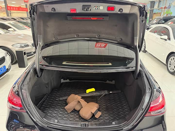 Фото 19 - Mercedes-Benz E-Class