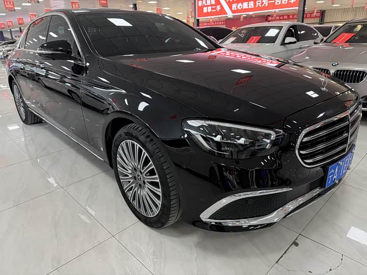 Фото 4 - Mercedes-Benz E-Class