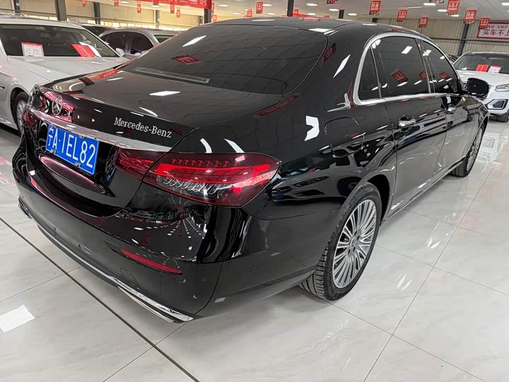 Фото 5 - Mercedes-Benz E-Class