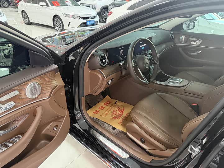 Фото 8 - Mercedes-Benz E-Class