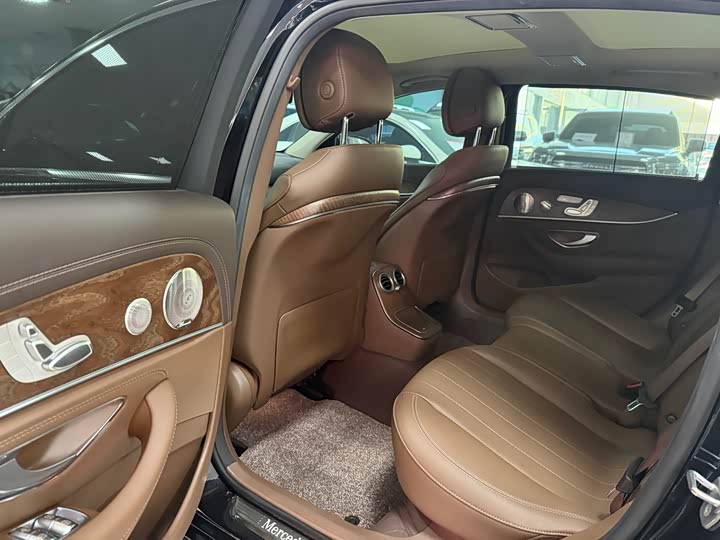 Фото 9 - Mercedes-Benz E-Class