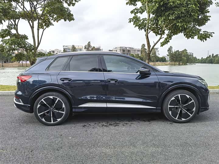 Фото 10 - Audi Q4 e-tron