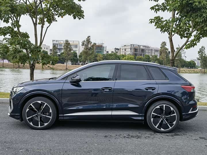 Фото 11 - Audi Q4 e-tron