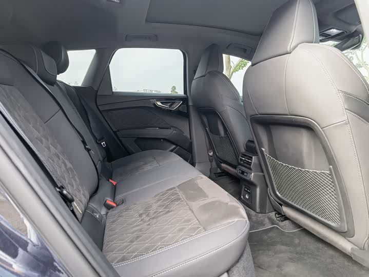 Фото 13 - Audi Q4 e-tron