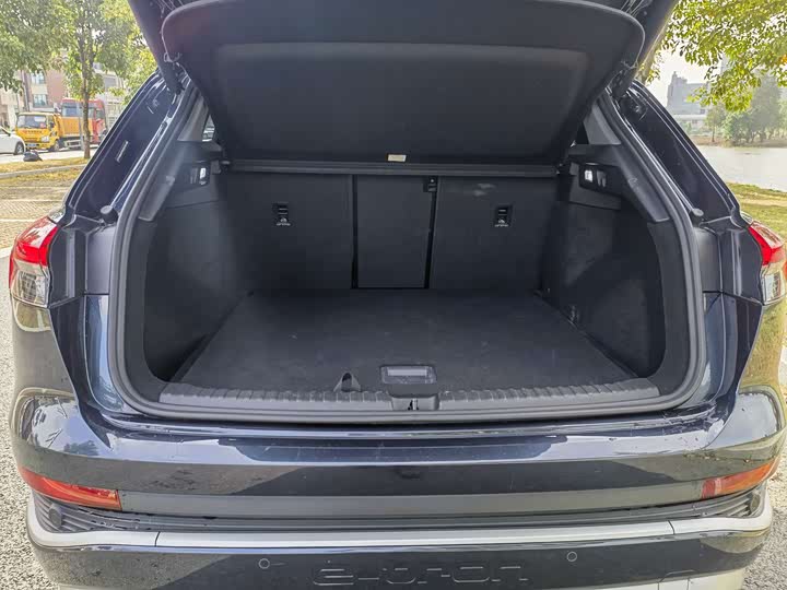 Фото 15 - Audi Q4 e-tron