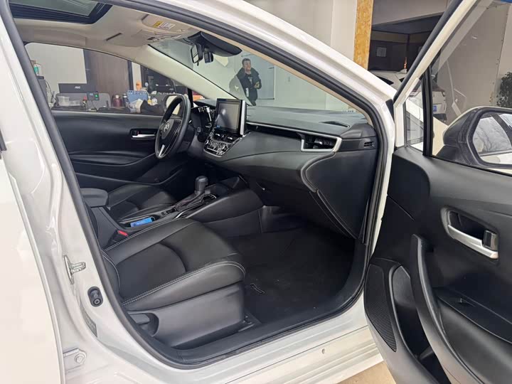 Фото 10 - Toyota Corolla