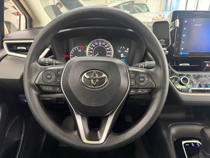 Фото 15 - Toyota Corolla