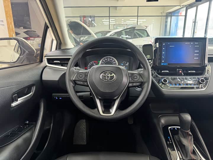 Фото 16 - Toyota Corolla