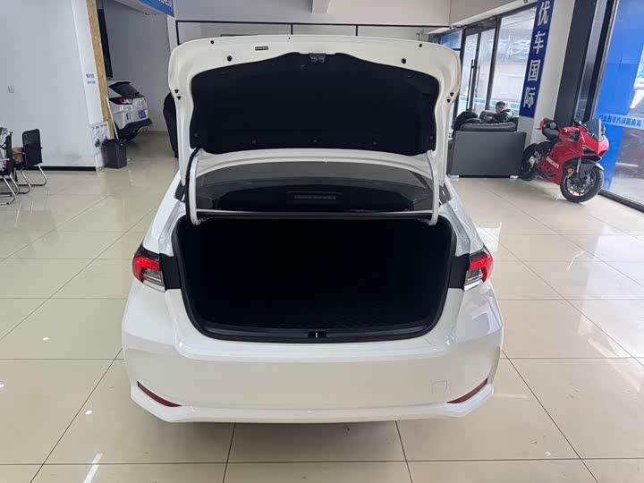 Фото 19 - Toyota Corolla