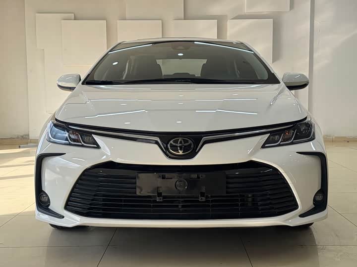 Фото 2 - Toyota Corolla