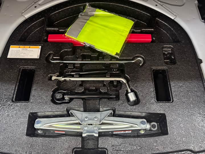 Фото 20 - Toyota Corolla