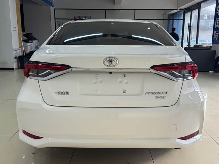 Фото 5 - Toyota Corolla