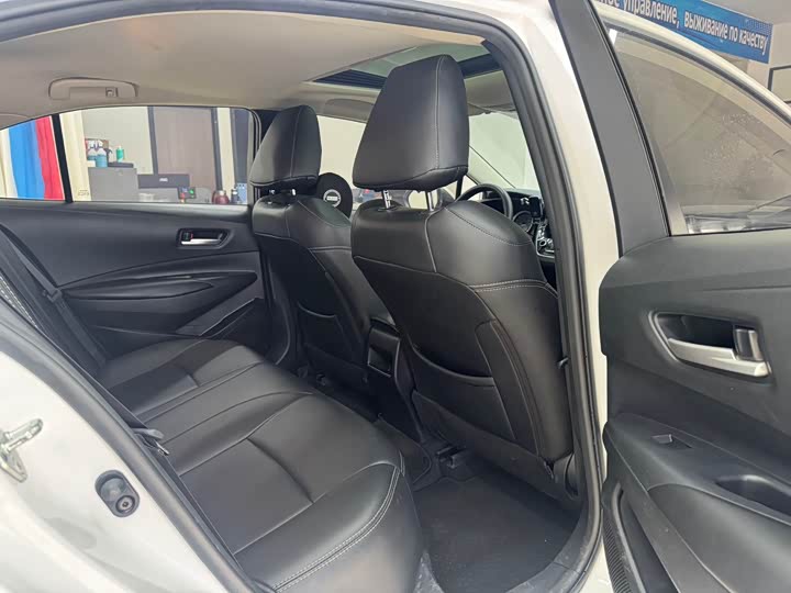 Фото 9 - Toyota Corolla