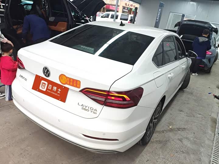 Фото 4 - Volkswagen Lavida