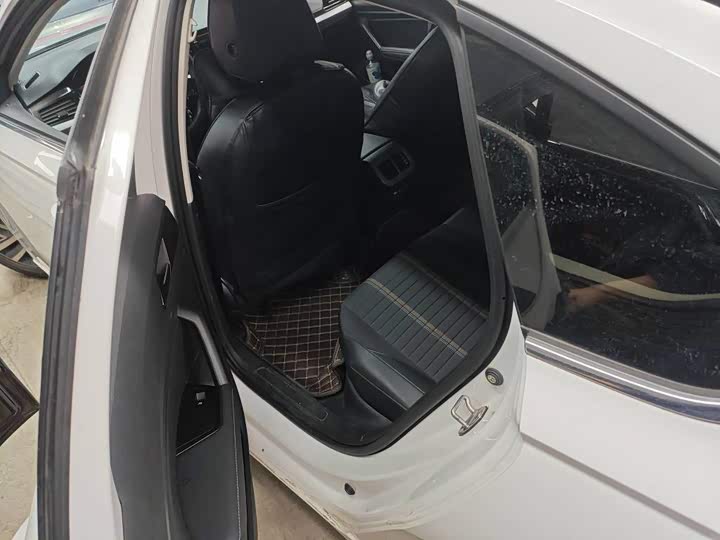 Фото 6 - Volkswagen Lavida