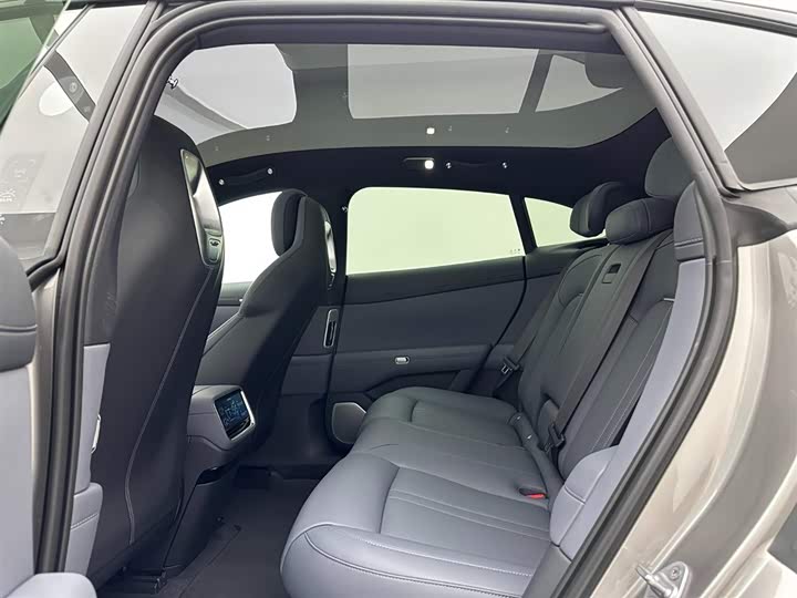 Фото 17 - Xiaomi YU7