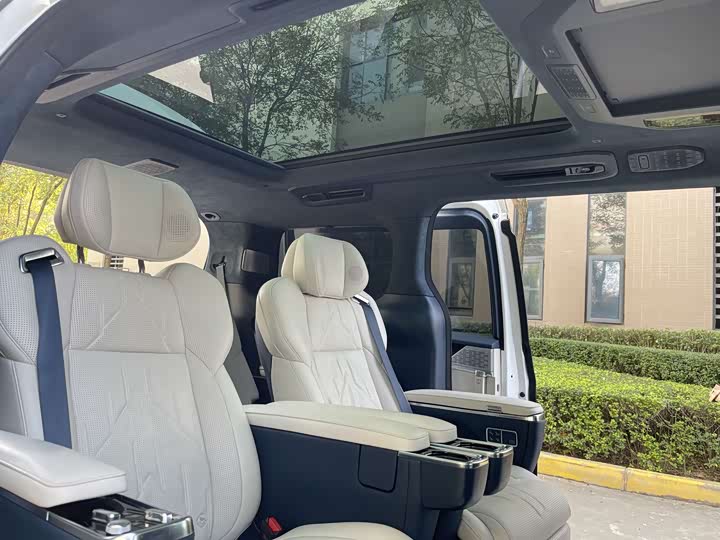 Фото 15 - Zeekr 009