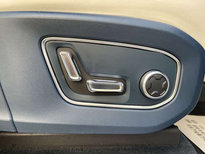 Фото 16 - Zeekr 009