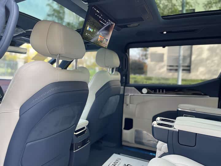 Фото 18 - Zeekr 009