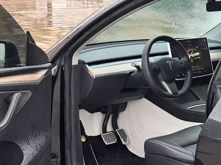 Фото 11 - Tesla Model Y