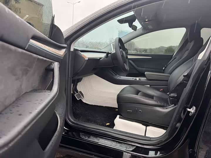 Фото 14 - Tesla Model Y