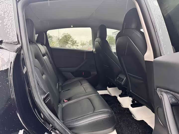 Фото 15 - Tesla Model Y